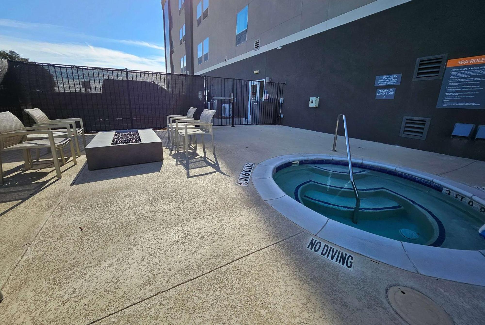 La Quinta Inn & Suites By Wyndham - Red Oak Tx Ih-35E Exterior foto